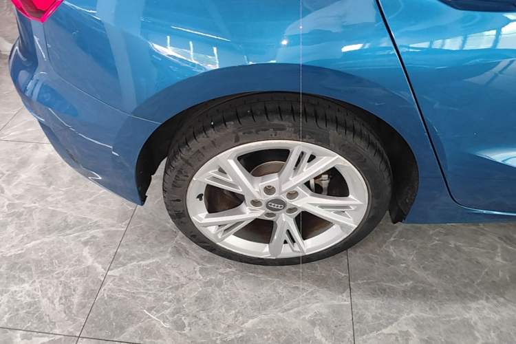 Used Audi A3 2021 Sportback 35 TFSI Stylish and Elegant Model Right Rear Wheel Hub