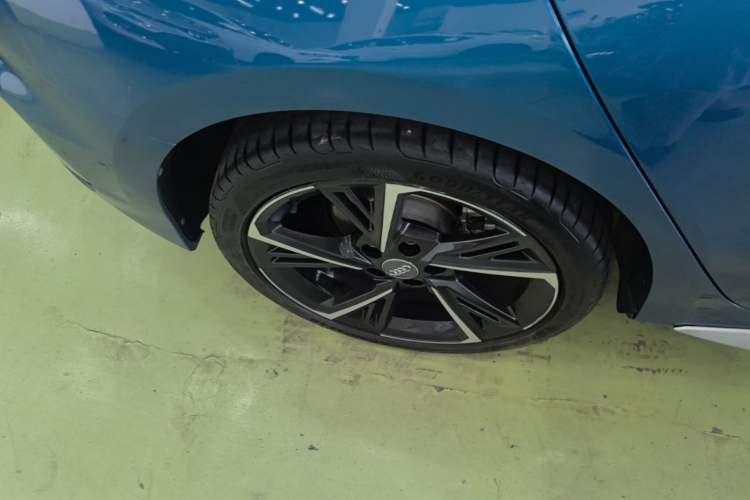 Used Audi A3 2021 Sportback 35 TFSI Fashionable Sports Model Right Rear Wheel Hub