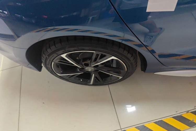 Used Audi A3 2021 Sportback 35 TFSI Fashionable Sports Model Right Rear Wheel Hub