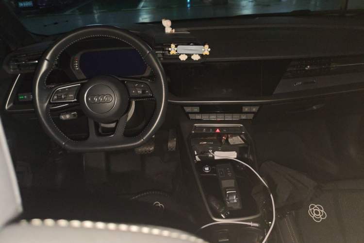 Used Audi A3 2021 Sportback 35 TFSI Fashionable Sports Model Center Console