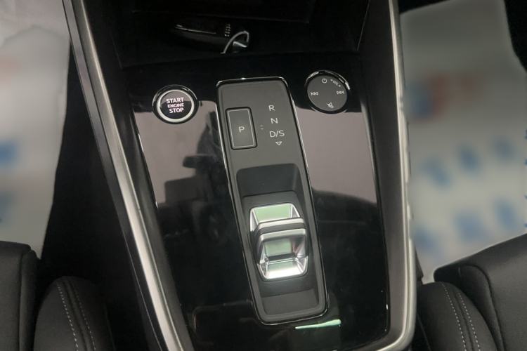 Used Audi A3 2021 A3L Limousine 35 TFSI Fashionable and Elegant Model Gear Lever