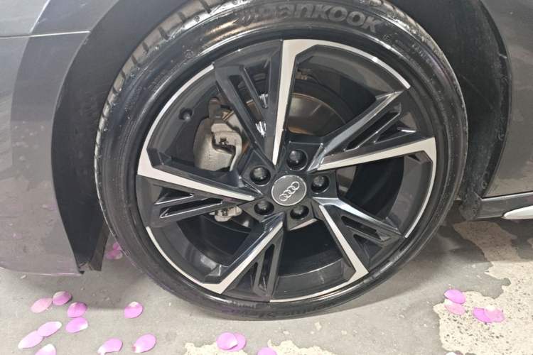Used Audi A3 2021 Sportback 35 TFSI Fashionable Sports Model Left Front Wheel Hub