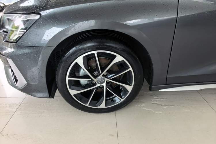 Used Audi A3 2021 Sportback 35 TFSI Advanced Sport Edition Left Front Wheel Hub