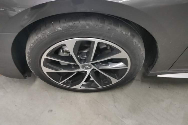 Used Audi A3 2021 Sportback 35 TFSI Advanced Sport Edition Left Front Wheel Hub