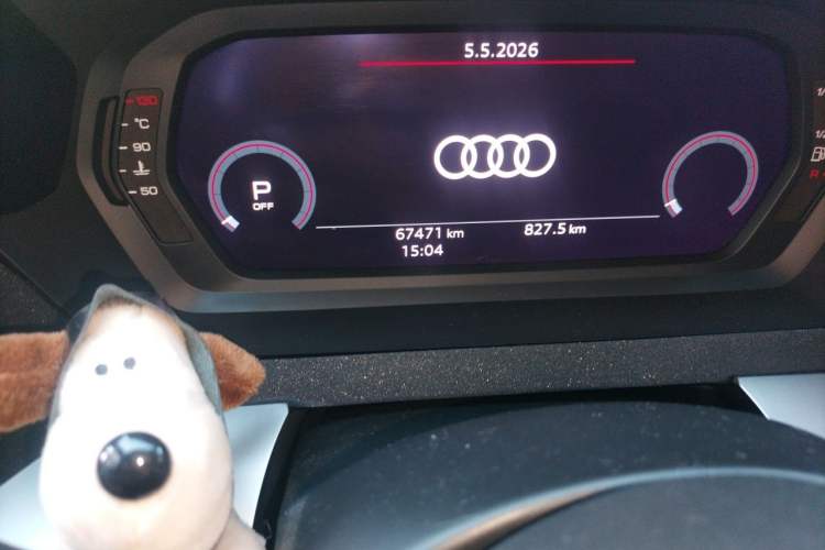 Used Audi A3 2021 A3L Limousine 35 TFSI Fashionable and Elegant Model Odometer Close Up