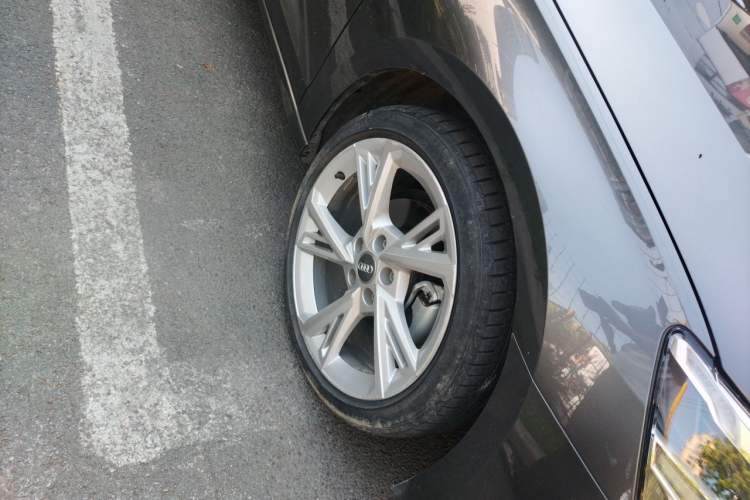 Used Audi A3 2021 A3L Limousine 35 TFSI Fashionable and Elegant Model Right Front Wheel Hub
