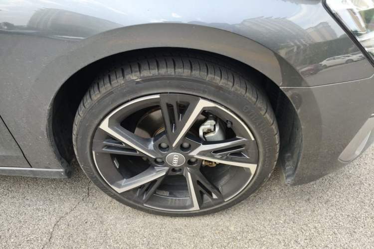 Used Audi A3 2021 A3L Limousine 35 TFSI Fashionable and Elegant Model Right Front Wheel Hub
