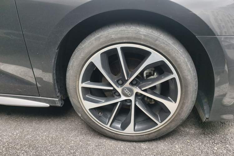 Used Audi A3 2021 Sportback 35 TFSI Advanced Sport Edition Right Front Wheel Hub