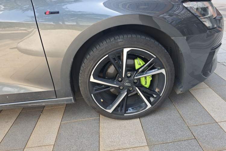 Used Audi A3 2021 A3L Limousine 35 TFSI Fashionable and Elegant Model Right Front Wheel Hub