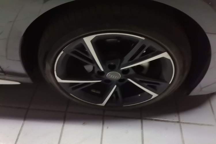 Used Audi A3 2021 A3L Limousine 35 TFSI Fashion Sport Model Right Front Wheel Hub