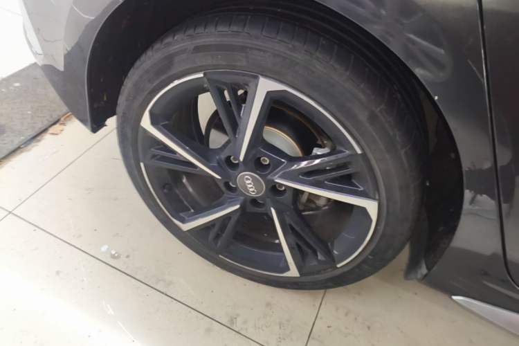 Used Audi A3 2021 Sportback 35 TFSI Fashionable Sports Model Right Rear Wheel Hub