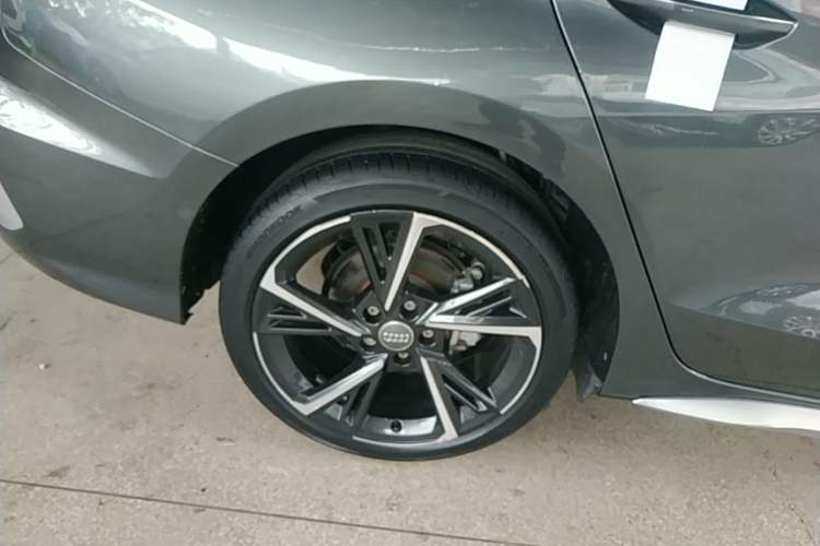 Used Audi A3 2021 A3L Limousine 35 TFSI Fashion Sport Model Right Rear Wheel Hub
