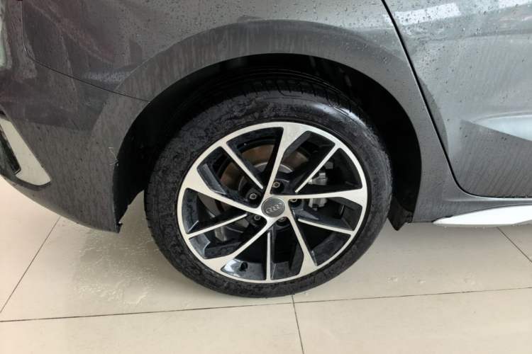 Used Audi A3 2021 Sportback 35 TFSI Advanced Sport Edition Right Rear Wheel Hub