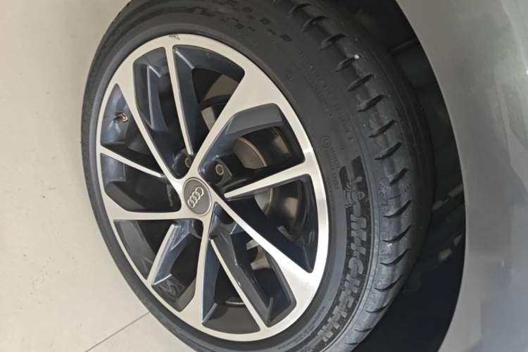 Used Audi A3 2021 Sportback 35 TFSI Advanced Sport Edition Right Rear Wheel Hub