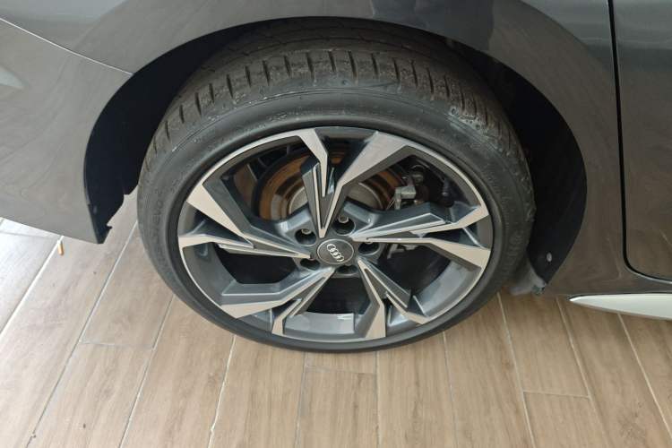 Used Audi A3 2021 A3L Limousine 35 TFSI Luxury Sport Edition Right Rear Wheel Hub