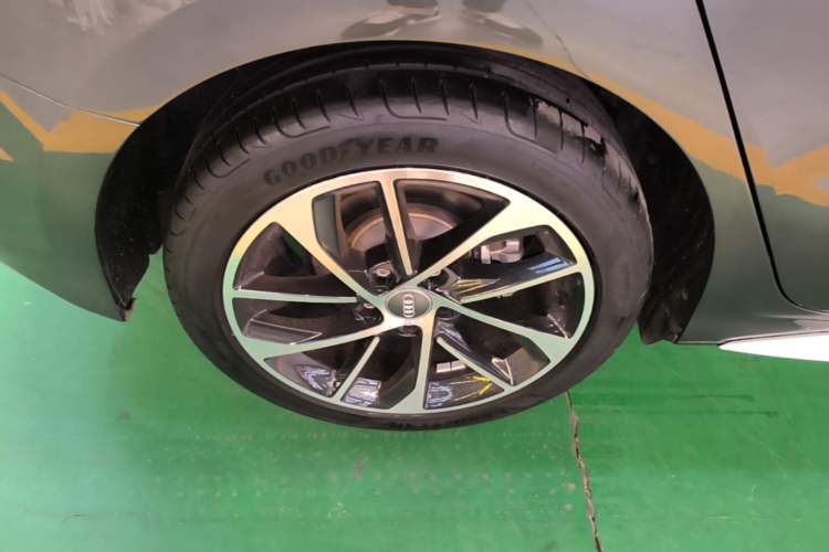 Used Audi A3 2021 Sportback 35 TFSI Advanced Sport Edition Right Rear Wheel Hub