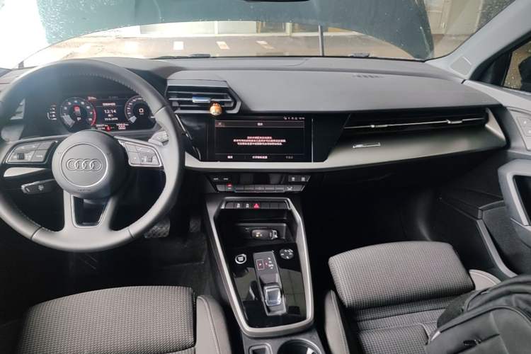 Used Audi A3 2021 Sportback 35 TFSI Advanced Sport Edition Gear Lever