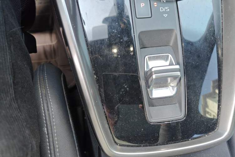 Used Audi A3 2021 A3L Limousine 35 TFSI Fashionable and Elegant Model Gear Lever