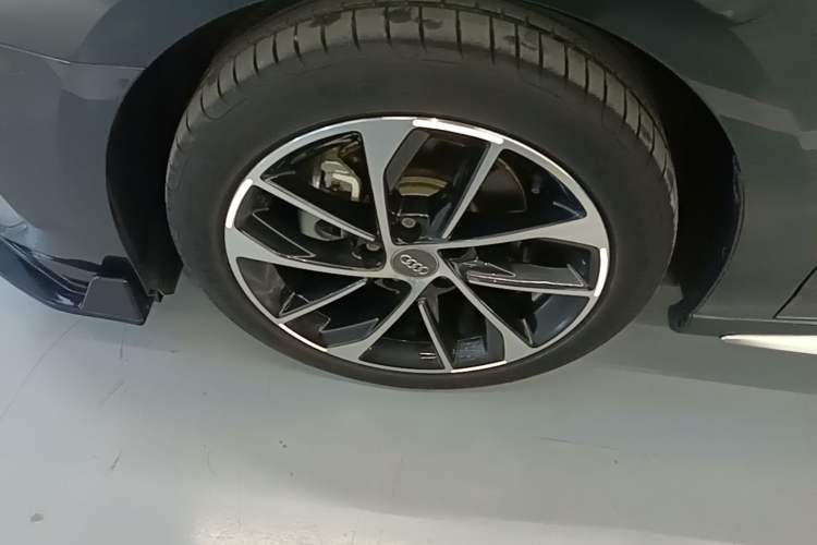 Used Audi A3 2021 Sportback 35 TFSI Advanced Sport Edition Left Front Wheel Hub