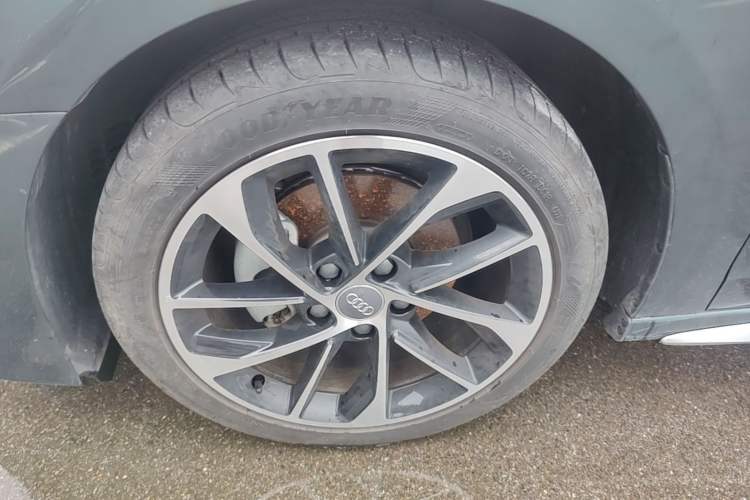 Used Audi A3 2021 Sportback 35 TFSI Advanced Sport Edition Left Front Wheel Hub