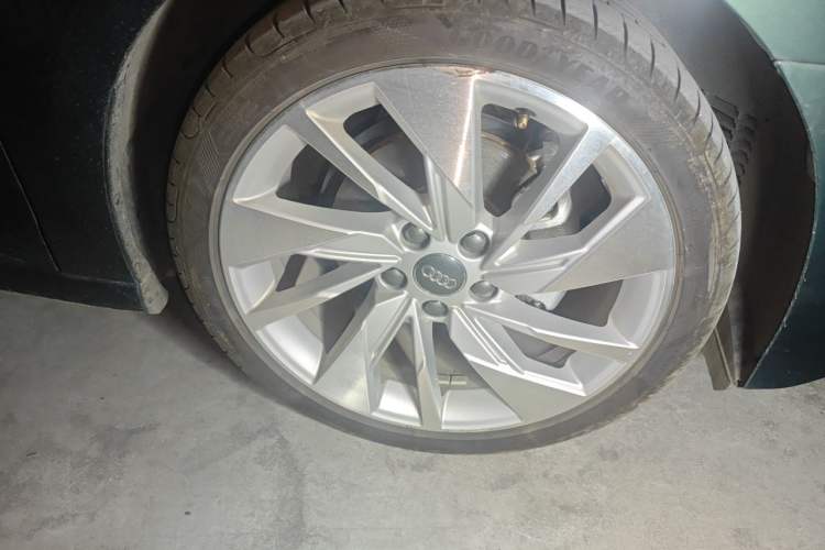 Used Audi A3 2021 A3L Limousine 35 TFSI Luxury Prestige Edition Right Front Wheel Hub