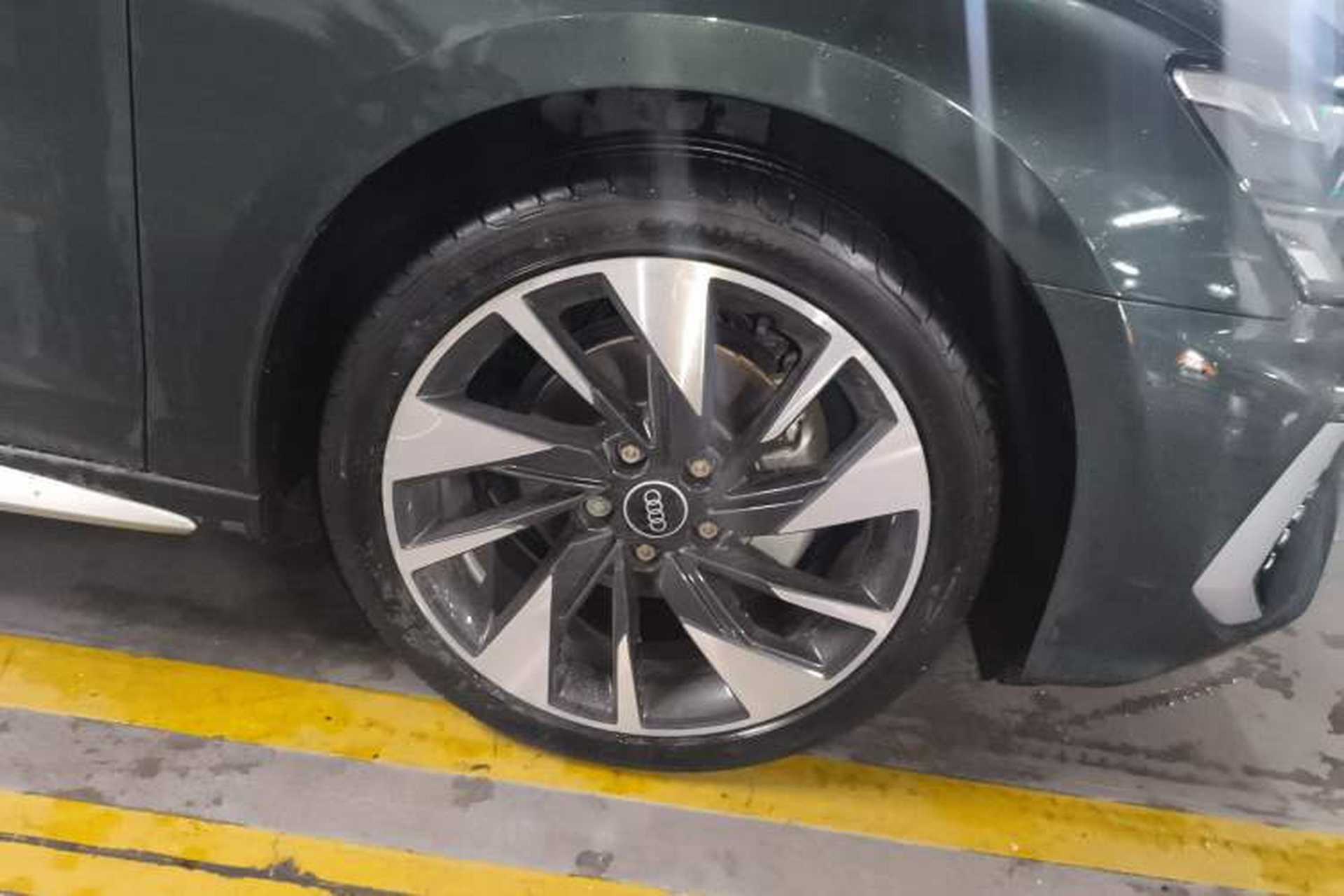Used Audi A3 2021 A3L Limousine 35 TFSI Fashion Sport Model Right Front Wheel Hub