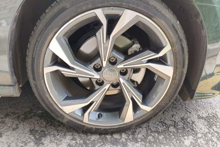 Used Audi A3 2021 A3L Limousine 35 TFSI Luxury Sport Edition Right Front Wheel Hub