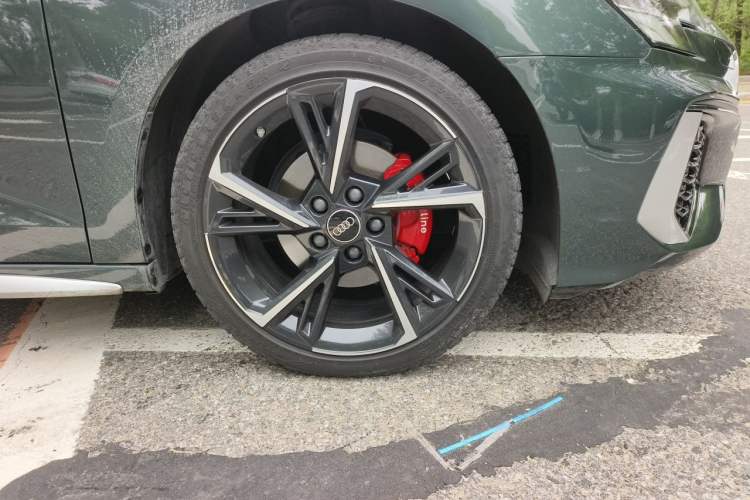 Used Audi A3 2021 Sportback 35 TFSI Fashionable Sports Model Right Front Wheel Hub