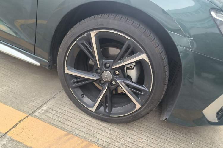 Used Audi A3 2021 A3L Limousine 35 TFSI Fashion Sport Model Right Front Wheel Hub