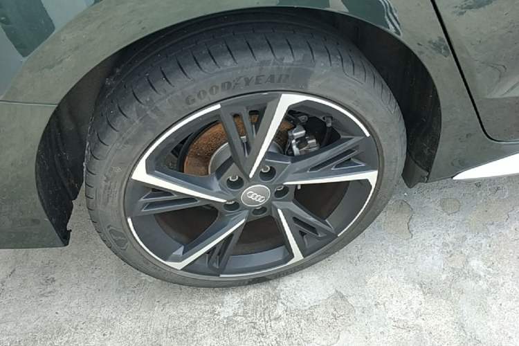 Used Audi A3 2021 A3L Limousine 35 TFSI Fashion Sport Model Right Rear Wheel Hub