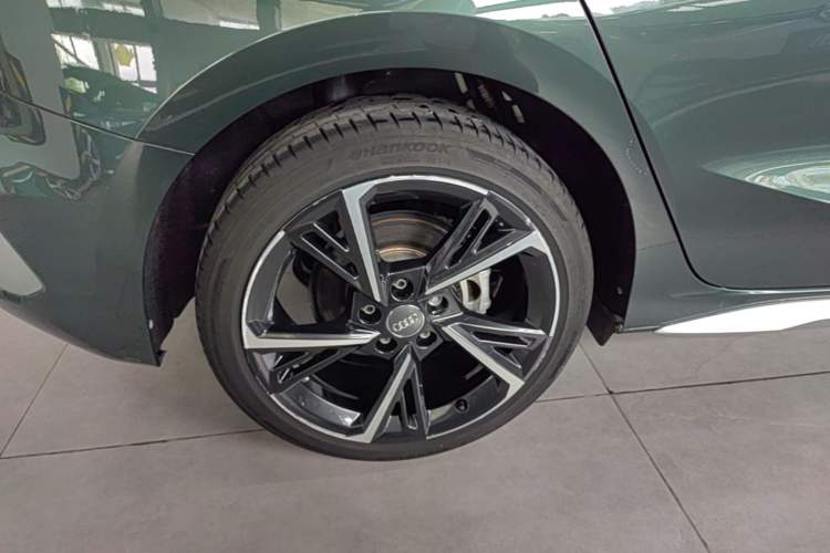 Used Audi A3 2021 Sportback 35 TFSI Fashionable Sports Model Right Rear Wheel Hub