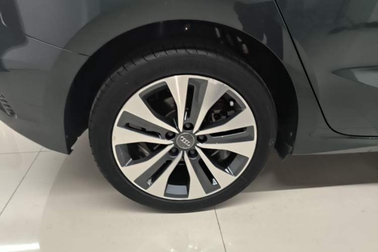 Used Audi A3 2021 Sportback 35 TFSI Ambition Style Edition Right Rear Wheel Hub