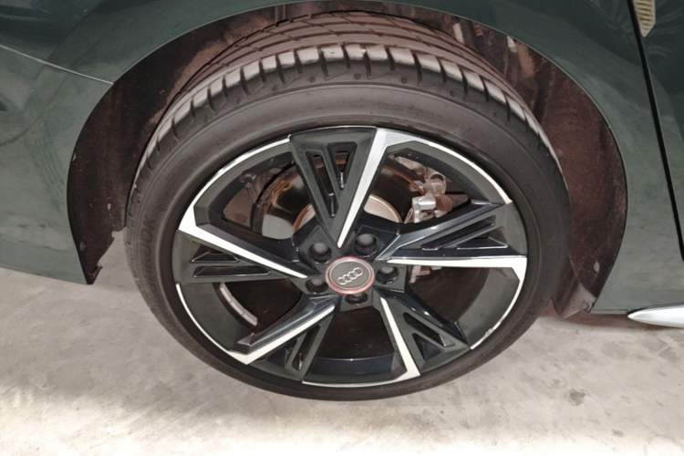 Used Audi A3 2021 A3L Limousine 35 TFSI Fashion Sport Model Right Rear Wheel Hub