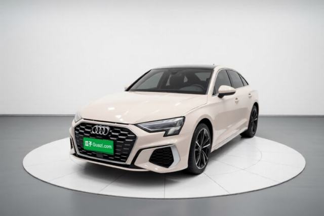 Ojetý Audi A3 2021 Sportback 35 TFSI Luxury Sports Model