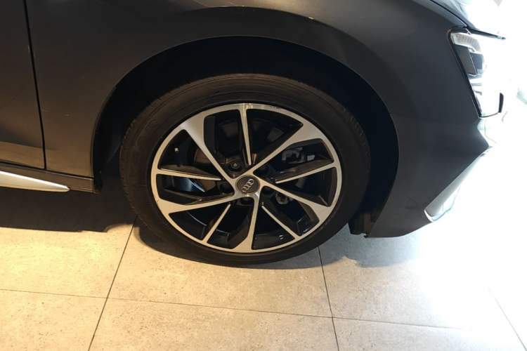 Used Audi A3 2021 Sportback 35 TFSI Advanced Sport Edition Right Front Wheel Hub