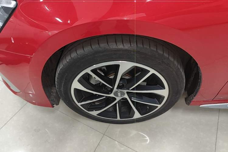 Used Audi A3 2021 Sportback 35 TFSI Advanced Sport Edition Left Front Wheel Hub