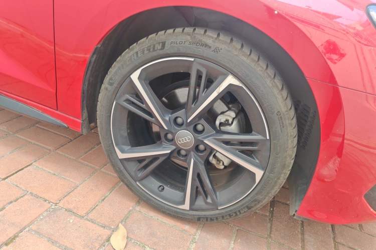 Used Audi A3 2021 Sportback 35 TFSI Fashionable Sports Model Right Front Wheel Hub