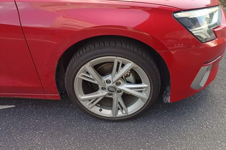 Used Audi A3 2021 A3L Limousine 35 TFSI Fashionable and Elegant Model Right Front Wheel Hub