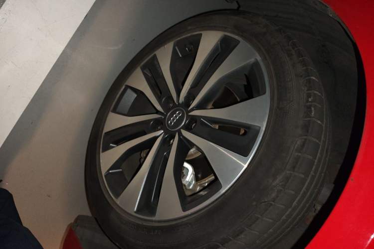 Used Audi A3 2021 Sportback 35 TFSI Ambition Style Edition Right Front Wheel Hub