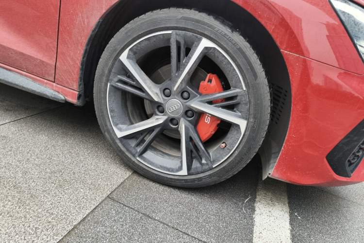 Used Audi A3 2021 Sportback 35 TFSI Fashionable Sports Model Right Front Wheel Hub