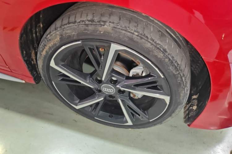 Used Audi A3 2021 Sportback 35 TFSI Fashionable Sports Model Right Front Wheel Hub