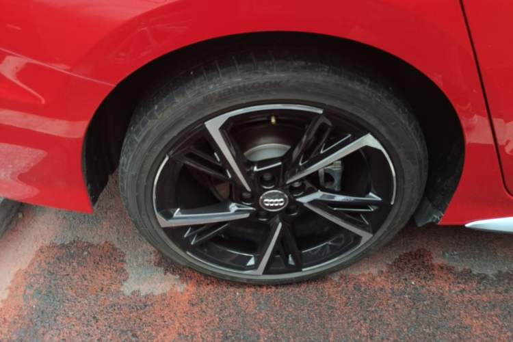 Used Audi A3 2021 A3L Limousine 35 TFSI Fashion Sport Model Right Rear Wheel Hub