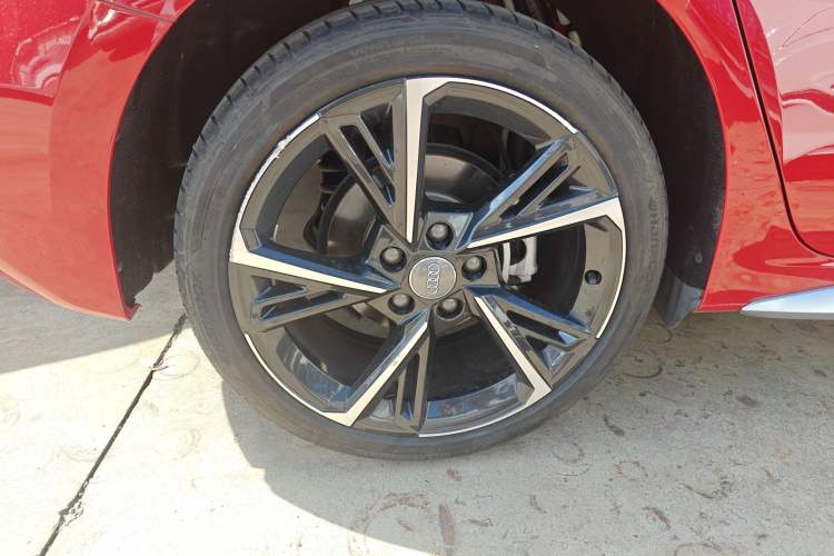 Used Audi A3 2021 Sportback 35 TFSI Fashionable Sports Model Right Rear Wheel Hub