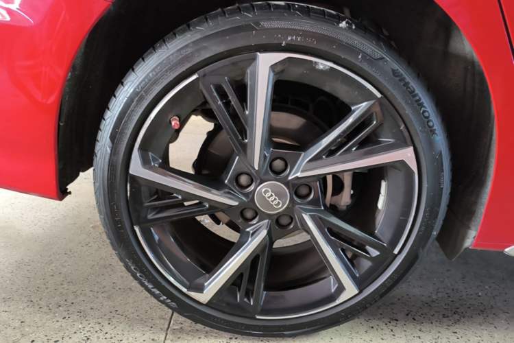 Used Audi A3 2021 A3L Limousine 35 TFSI Progressive Sport Edition Right Rear Wheel Hub