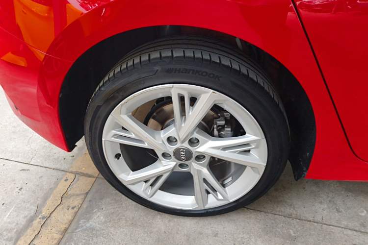 Used Audi A3 2021 Sportback 35 TFSI Stylish and Elegant Model Right Rear Wheel Hub