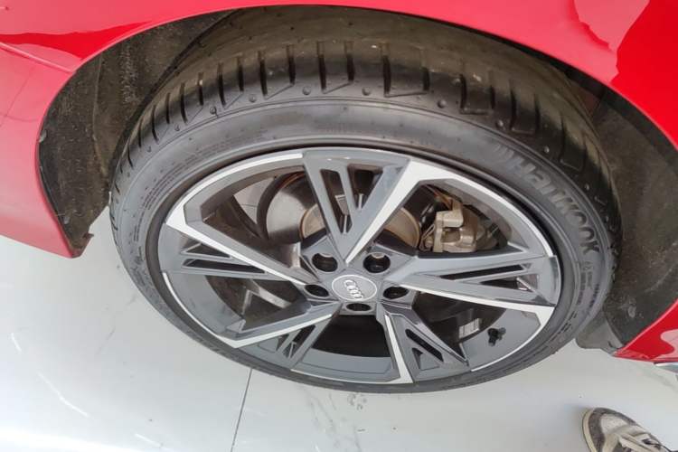 Used Audi A3 2021 A3L Limousine 35 TFSI Fashion Sport Model Right Rear Wheel Hub