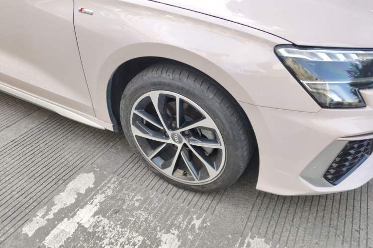 Used Audi A3 2021 A3L Limousine 35 TFSI Progressive Sport Edition Right Front Wheel Hub