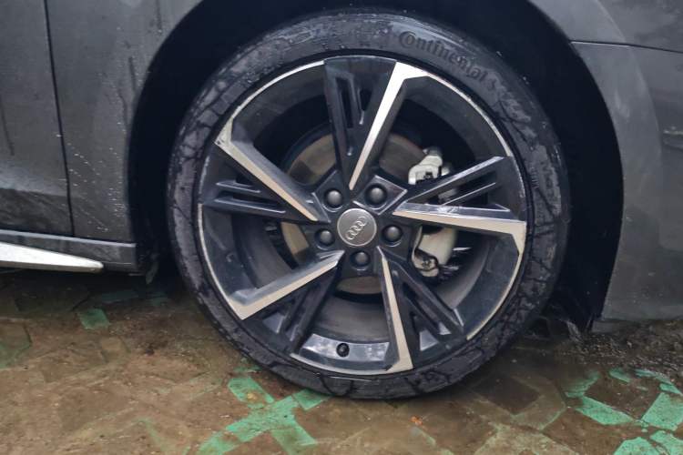 Used Audi A3 2021 A3L Limousine 35 TFSI Fashion Sport Model Right Front Wheel Hub