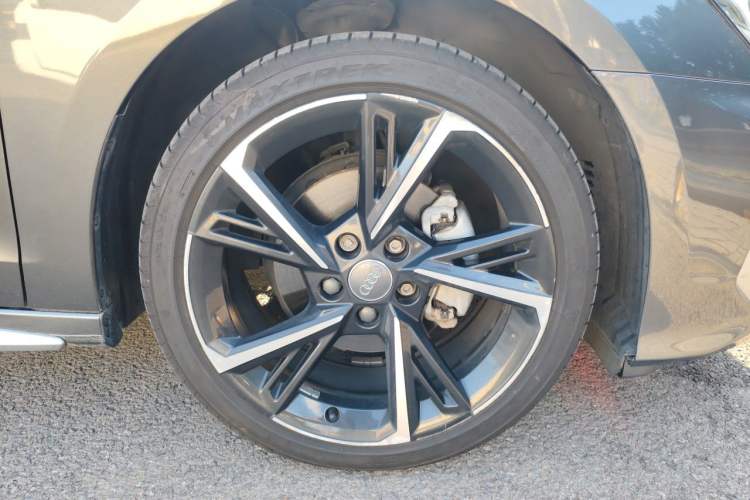 Used Audi A3 2021 A3L Limousine 35 TFSI Fashion Sport Model Right Front Wheel Hub