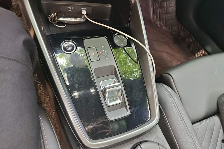Used Audi A3 2021 A3L Limousine 35 TFSI Fashionable and Elegant Model Gear Lever